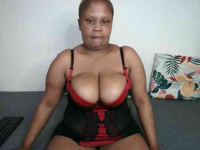 BIGTITTISXX webcam