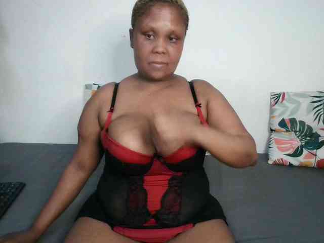 BIGTITTISXX webcam
