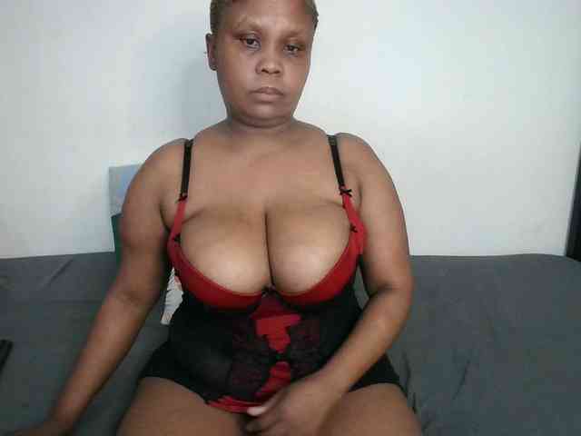 BIGTITTISXX webcam