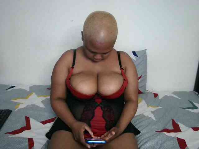 BIGTITTISXX webcam