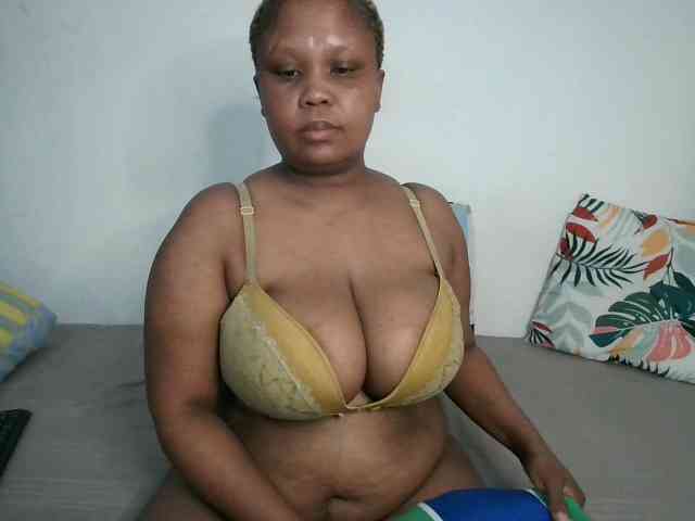 BIGTITTISXX webcam