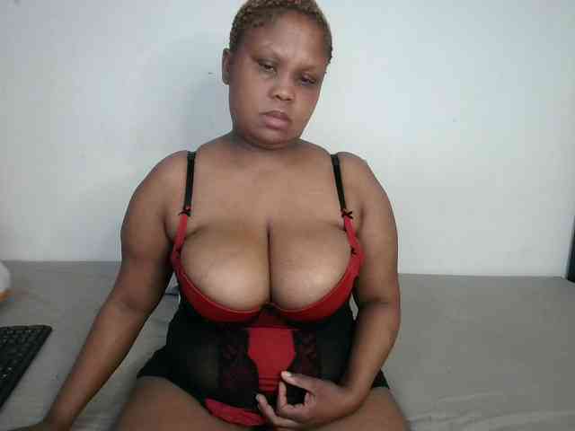 BIGTITTISXX webcam