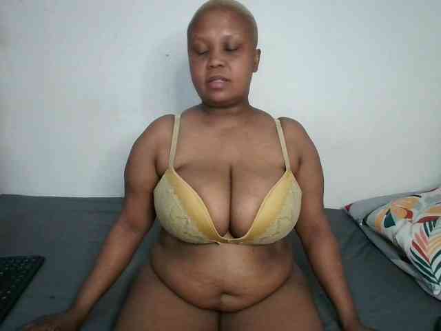 BIGTITTISXX webcam