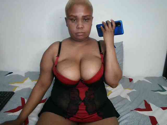 BIGTITTISXX webcam