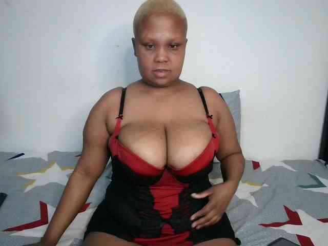 BIGTITTISXX webcam