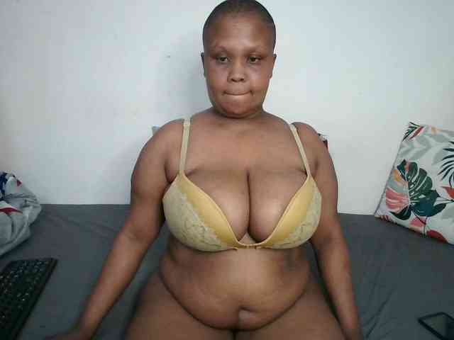 BIGTITTISXX webcam