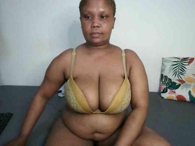 BIGTITTISXX webcam