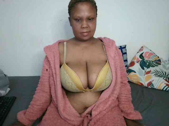 BIGTITTISXX webcam
