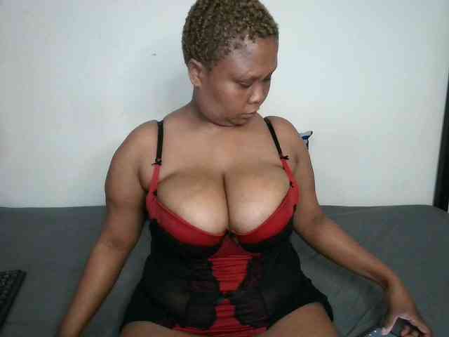 BIGTITTISXX webcam