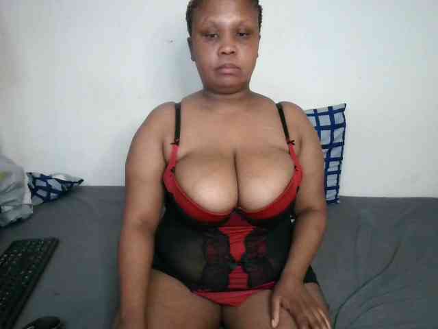 BIGTITTISXX webcam