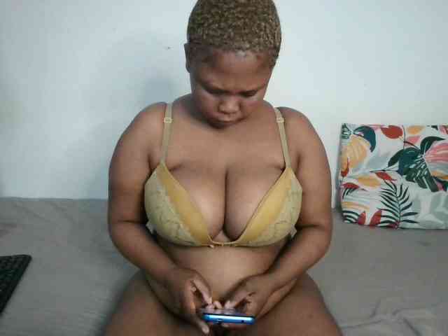 BIGTITTISXX webcam
