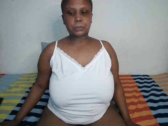 BIGTITTISXX webcam