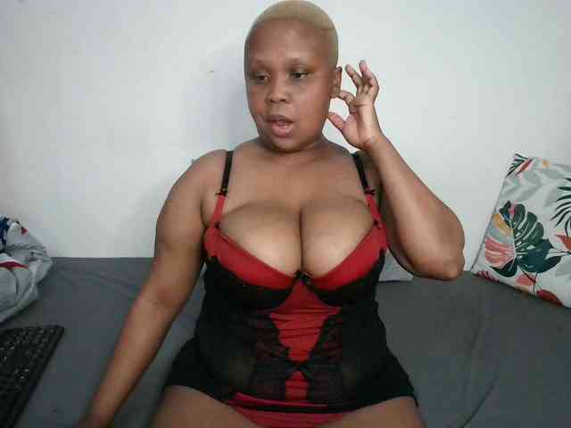 BIGTITTISXX webcam