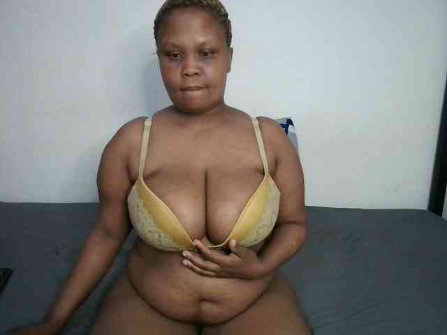 BIGTITTISXX webcam