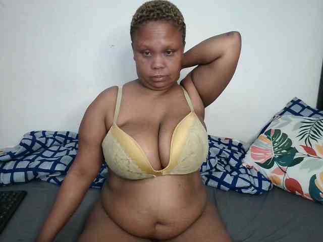BIGTITTISXX webcam