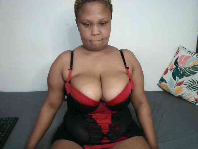 BIGTITTISXX webcam