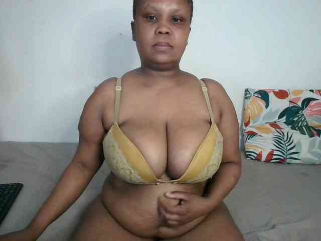 BIGTITTISXX webcam