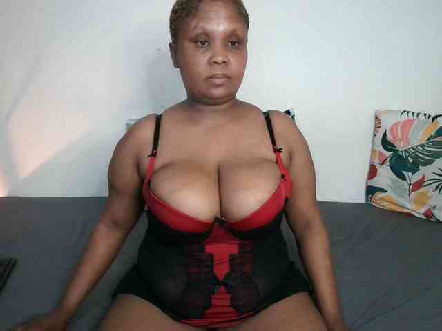 BIGTITTISXX webcam