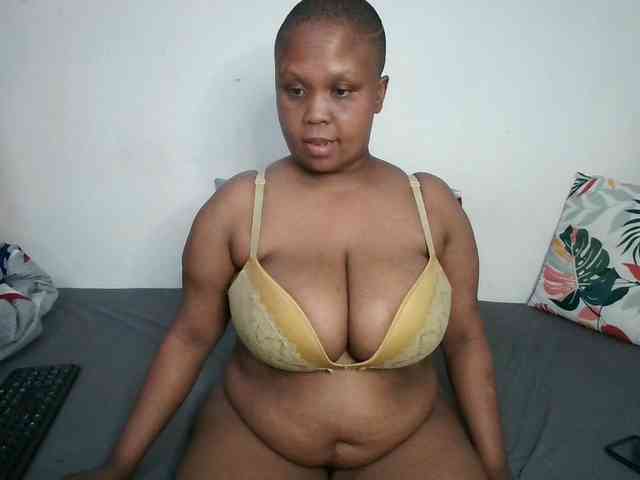 BIGTITTISXX webcam