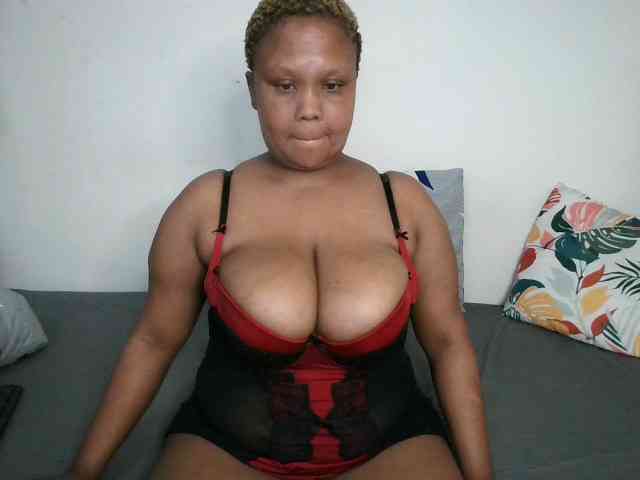 BIGTITTISXX webcam