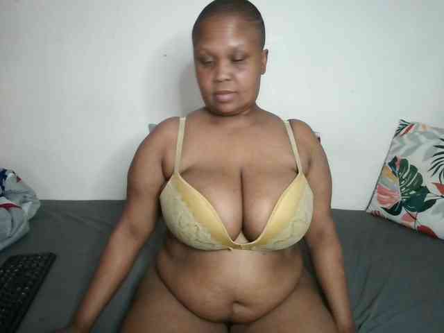 BIGTITTISXX webcam