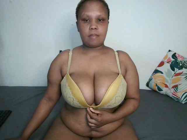 BIGTITTISXX webcam