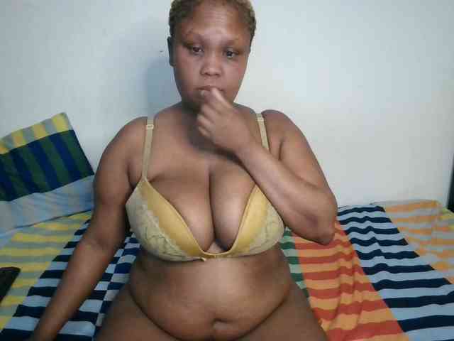 BIGTITTISXX webcam