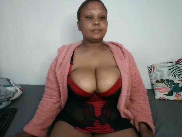 BIGTITTISXX webcam