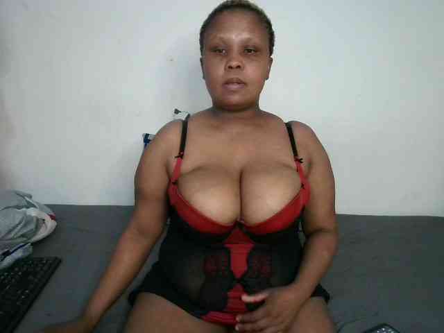 BIGTITTISXX webcam