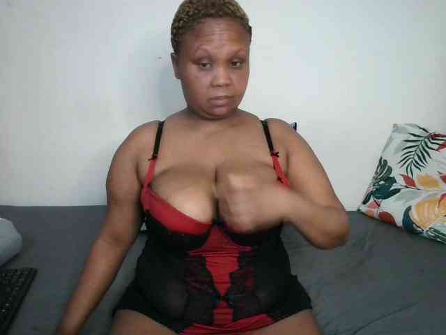 BIGTITTISXX webcam