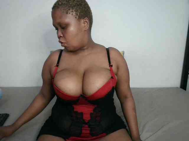 BIGTITTISXX webcam