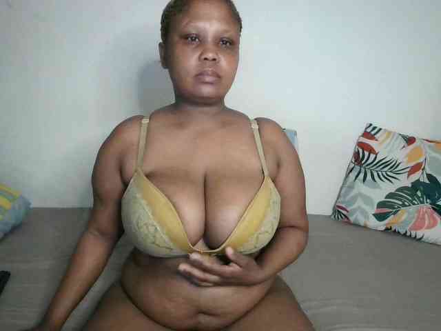 BIGTITTISXX webcam