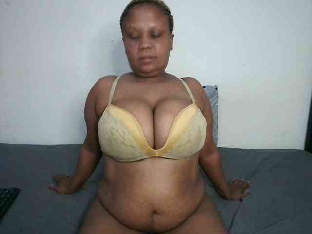 BIGTITTISXX webcam