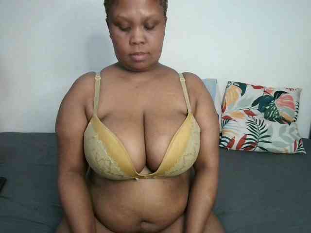 BIGTITTISXX webcam