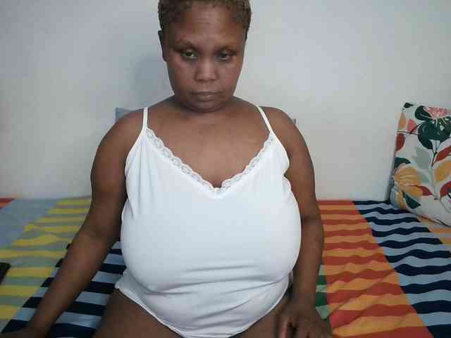 BIGTITTISXX webcam