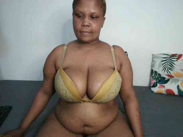 BIGTITTISXX webcam