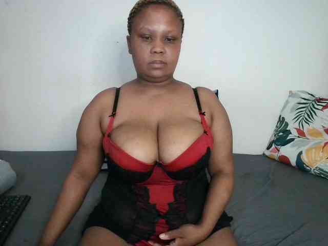 BIGTITTISXX webcam
