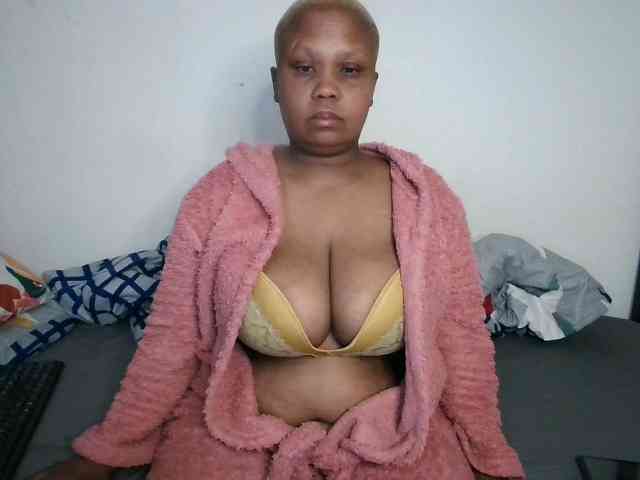 BIGTITTISXX webcam