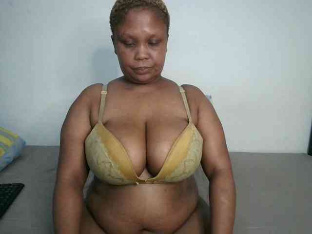 BIGTITTISXX webcam