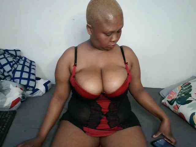 BIGTITTISXX webcam