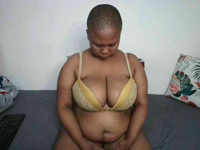 BIGTITTISXX webcam