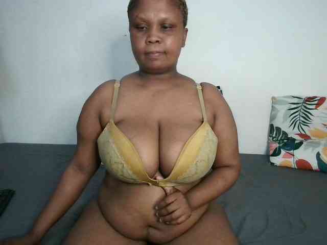 BIGTITTISXX webcam