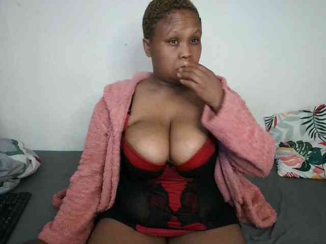BIGTITTISXX webcam