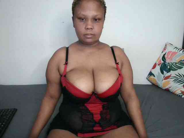 BIGTITTISXX webcam