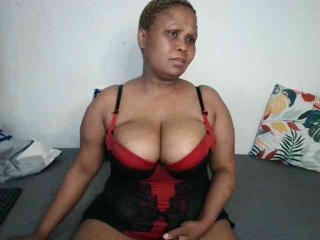 BIGTITTISXX webcam