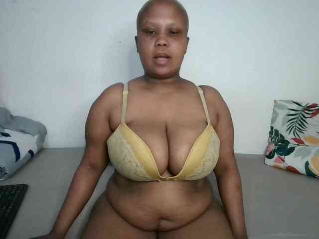BIGTITTISXX webcam