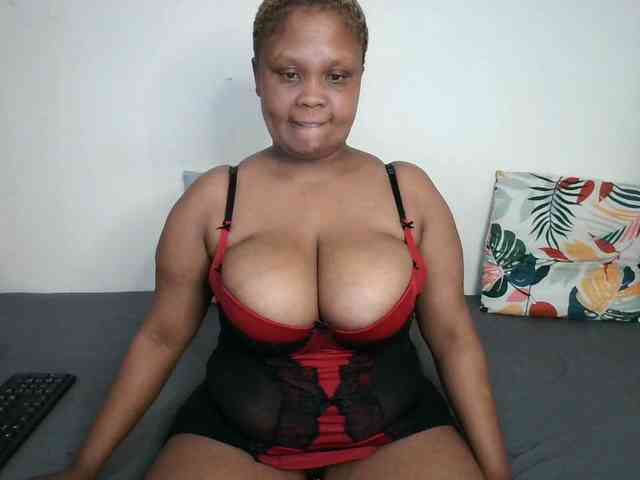 BIGTITTISXX webcam