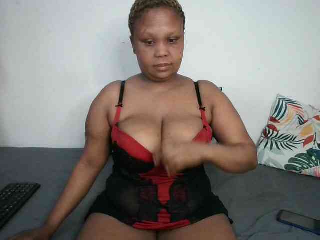 BIGTITTISXX webcam
