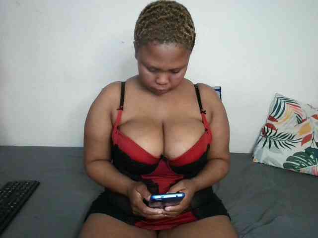 BIGTITTISXX webcam
