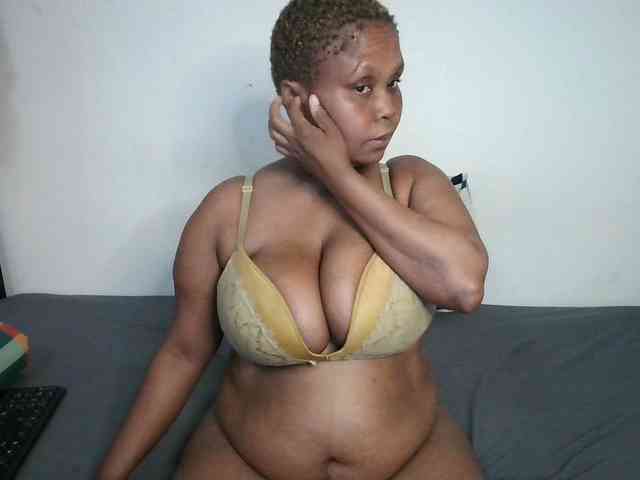 BIGTITTISXX webcam